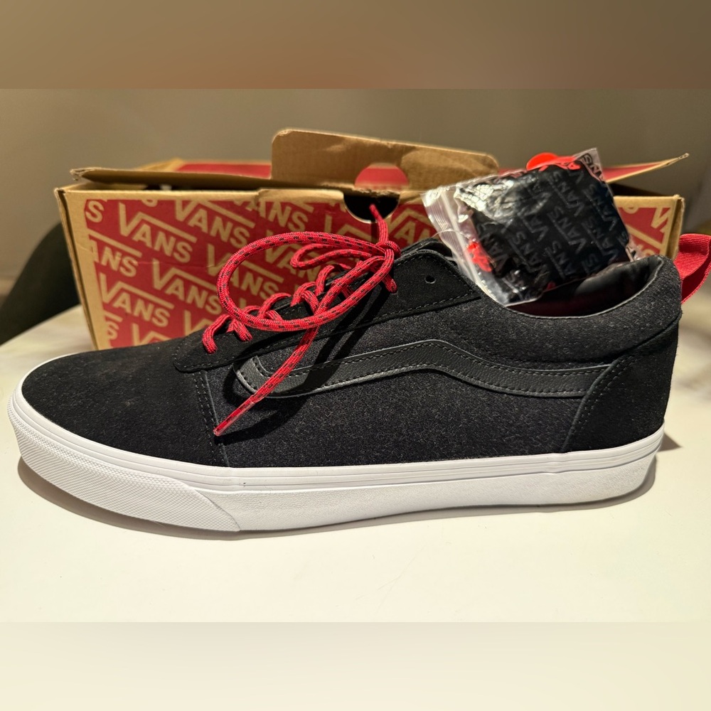 Vans Men's Black and Red Sneakers